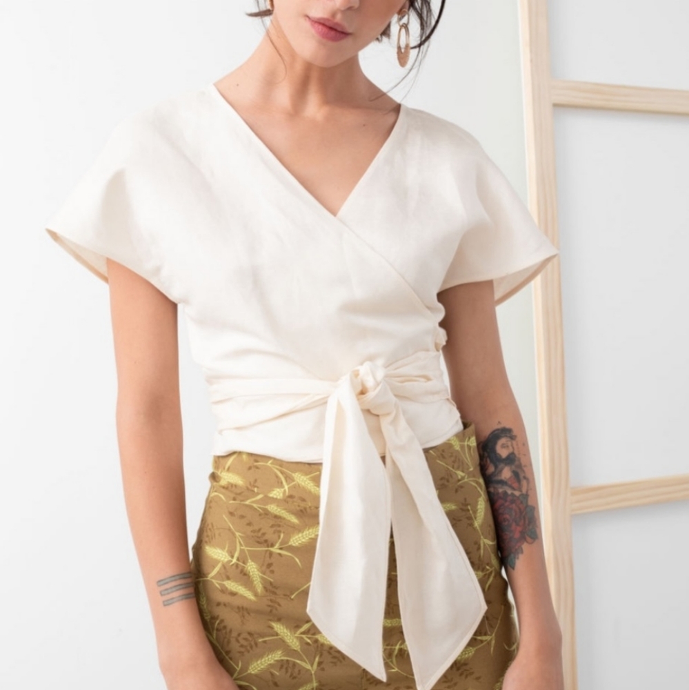 & Other Stories ✨ linen wrap around top